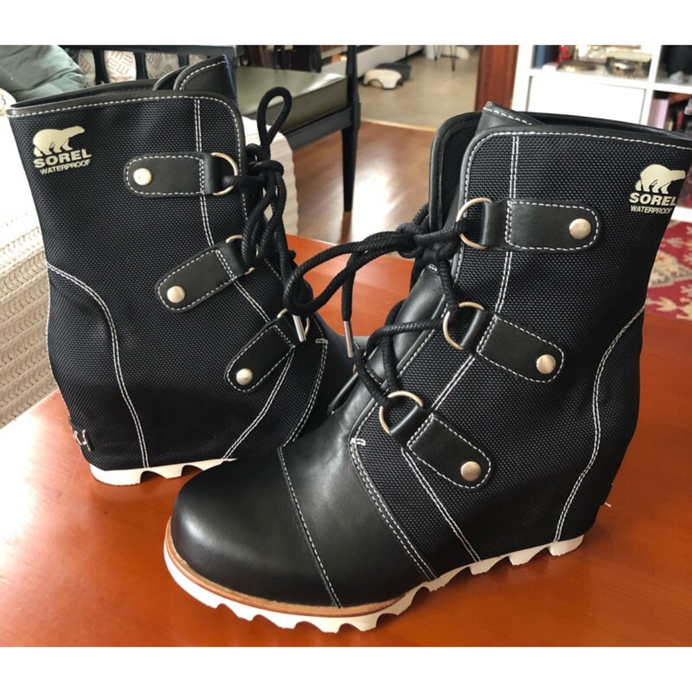 Joan Of Arctic Wedge Mid X Celebration Boot